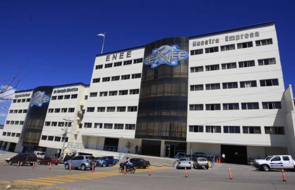 El Ministerio Público secuestra información en la Enee en Tegucigalpa