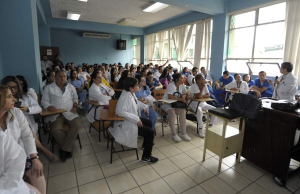 Maestros y médicos arreciarán presión si no les resuelven hoy