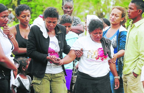 'Ya no tengo a quien abrazar, ya me quedó vacío el corazón”: madre de niños asesinados en Colón