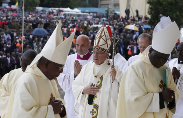 Papa en Kenia: 'pobreza y frustración propician el terrorismo'