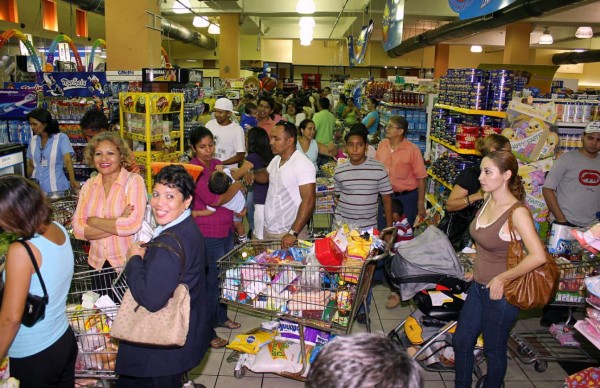 Gobierno anuncia 'góndolas solidarias' en supermercados