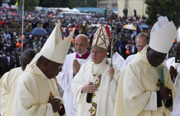 El Papa aboga por la protección de las mujeres en Kenia