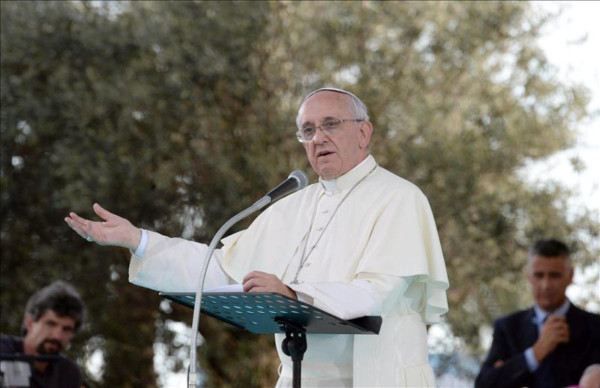 El papa dice que el diablo trata de crear una guerra civil en el Vaticano