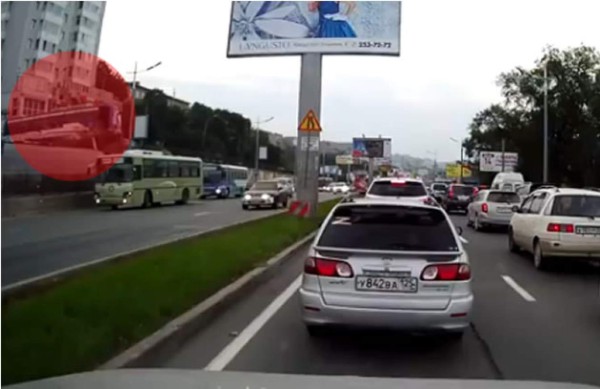 Video: Terrible accidente de un autobús en Rusia