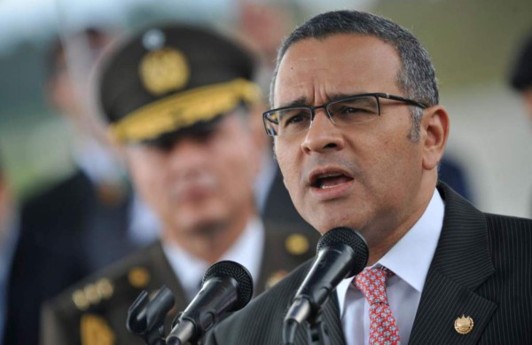 Corte salvadoreña pide informe sobre viajes de expresidente Funes