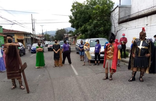 Hondureños conmemoran la pasión y muerte de Jesucristo en medio de la pandemia