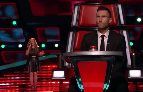 Concursante de 'The Voice' conquista a Adam Levine con tema de Selena