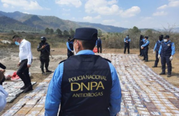 Honduras incinera más de 1,400 kilos de clorhidrato de cocaína