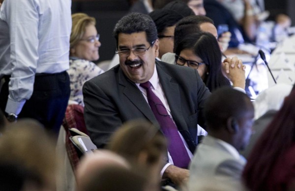 Venezuela suspende proceso de revocatorio contra Maduro