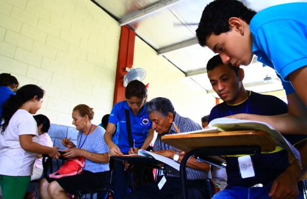 Escuelas bilingües alfabetizan desde el 5 de octubre