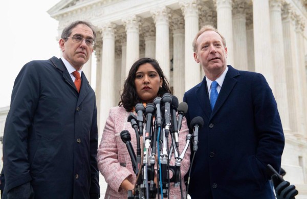 Corte Suprema se muestra dividida por futuro de 'dreamers' en EEUU
