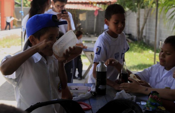 Más niños que niñas reciben merienda escolar en Cortés