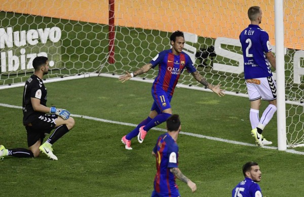 Video: El polémico gol de Neymar frente al Alavés en la final de Copa