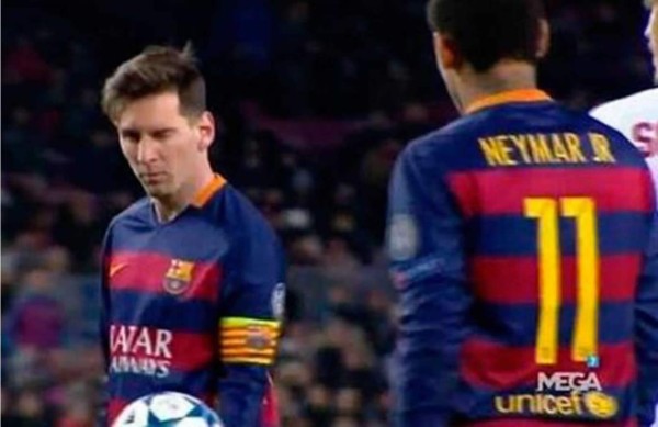 Video: El enorme gesto de Messi a Neymar en la Champions