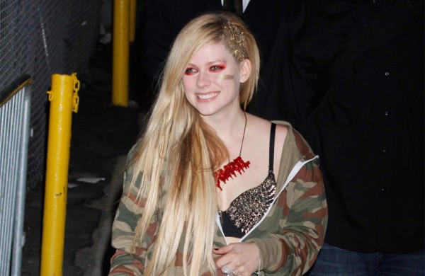 Avril Lavigne: 'Tengo problemas de salud, recen por mí'