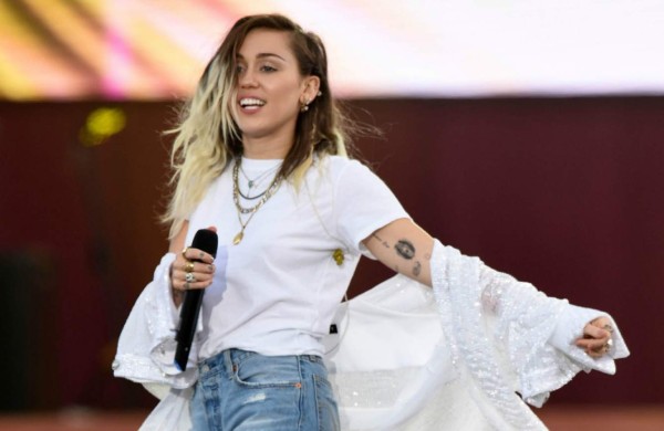 Miley Cyrus se considera una criatura 'sin género ni edad'