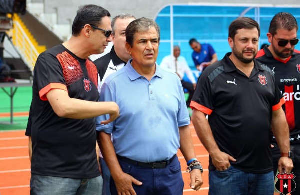 Jorge Luis Pinto se reunió con el presidente del Alajuelense