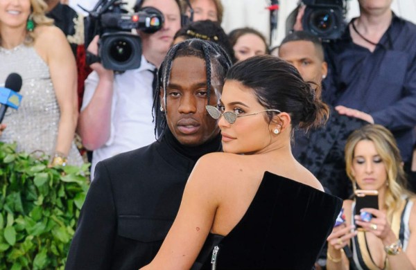 Travis Scott rompe el silencio sobre su paternidad junto a Kylie Jenner