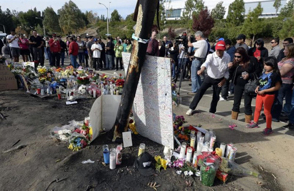 Policía pide a fans que dejen de quemar llantas donde murió Paul Walker