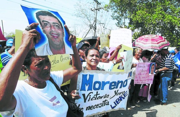 Movilizan 20 buses para apoyar a alcalde de Yoro, Arnaldo Urbina