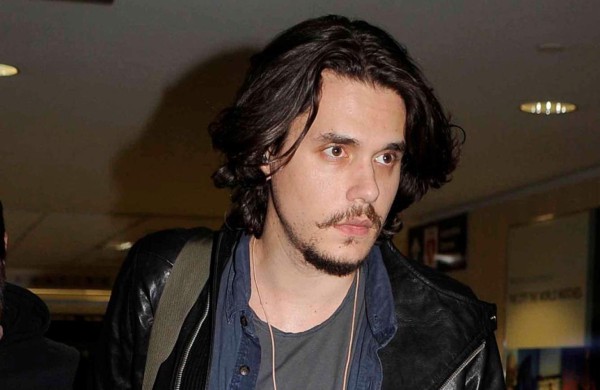 John Mayer echa de menos hacer planes en pareja