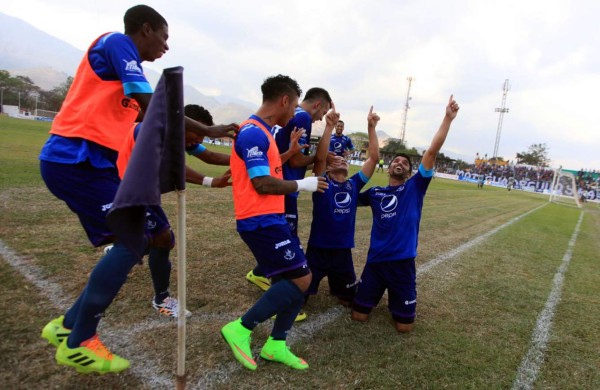 Motagua golea y pasa a semifinales de Copa