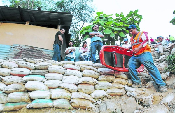 Las esperanzas se agotan para encontrar vivos a los ocho mineros