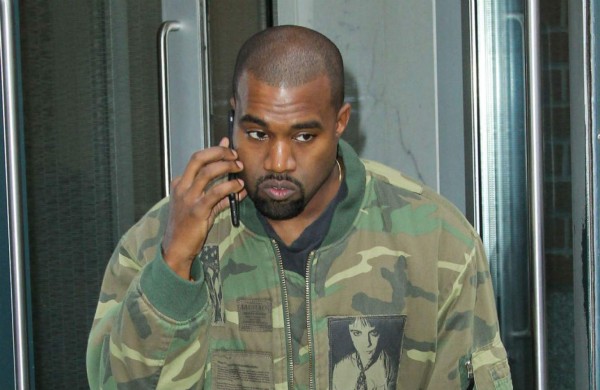 Kanye West revela por qué nunca sonríe