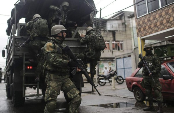 Bolsonaro respalda uso de francotiradores contra criminales en Rio