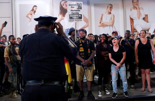 ¿Por qué estalló la violencia contra la policía en Dallas?