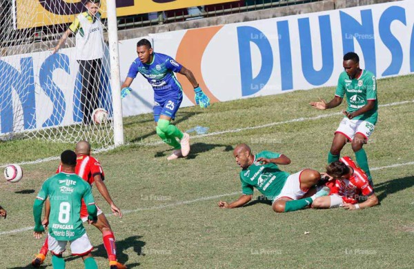 Marathón venció a un aguerrido Vida en tarde de goles y sigue invicto en su guarida