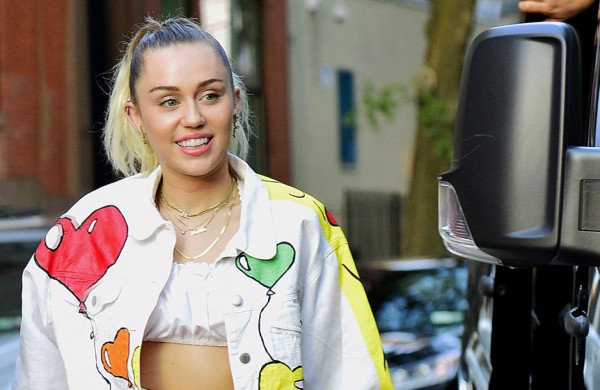 Miley Cyrus recae en el vicio