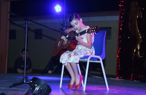 Noche de música y talento en Bambinos
