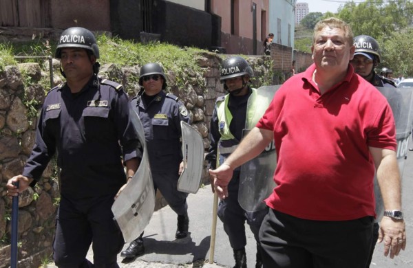 Video: Taxistas y Edgardo Castro discuten por fallecimiento de taxista