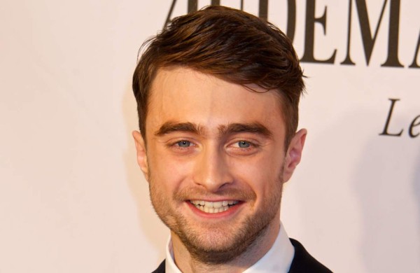 Daniel Radcliffe se convierte en un improvisado peluquero