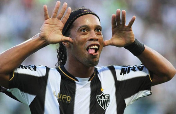 Ronaldinho Gaúcho descarta su retiro del fútbol