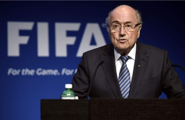 Joseph Blatter renuncia a la presidencia de la Fifa