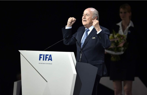 Joseph Blatter sigue como presidente de la Fifa