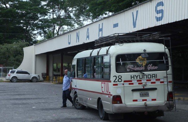 Estudiantes porteños se quedan sin transporte por extorsiones