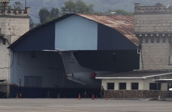 Avión presidencial está en hangar de la Fuerza Aérea