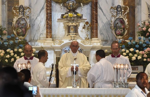 Papa Francisco se despide de la calidez de Cuba antes de partir a EUA