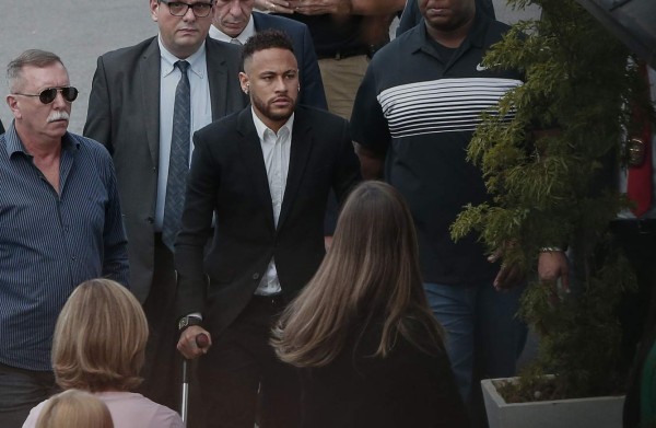 Neymar interrogado más de cinco horas por denuncia de violación