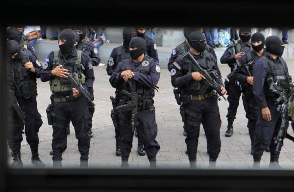 El Salvador pide 'apoyo total' para enfrentar a pandillas