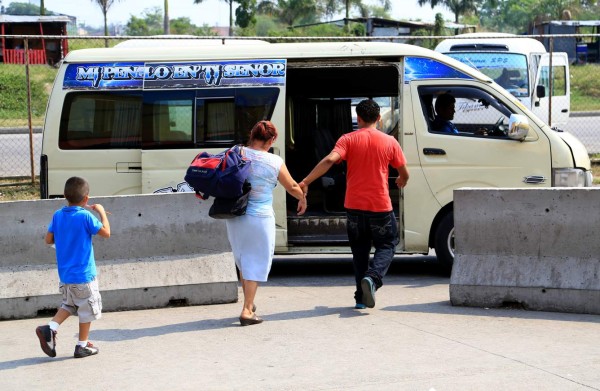 Por L2,000 al día se pelean a los pasajeros los rapiditos de San Pedro Sula