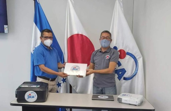 Cooperación japonesa entrega equipo de cómputo a la alcaldía de Villa de San Francisco  