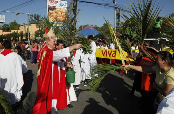 Ceibeño con fervor bendicen palmas en Domingo de Ramos