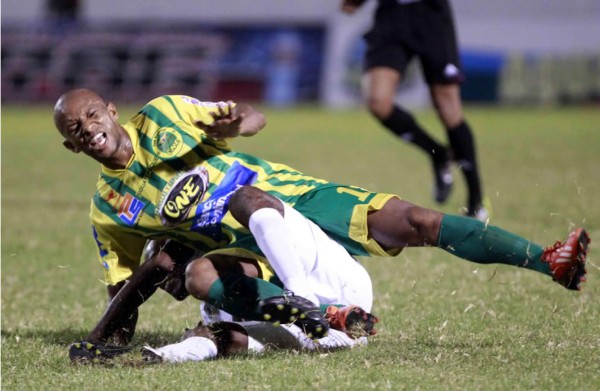 Un Platense liderado por 'Rambo' remonta y vapulea al Parrillas One