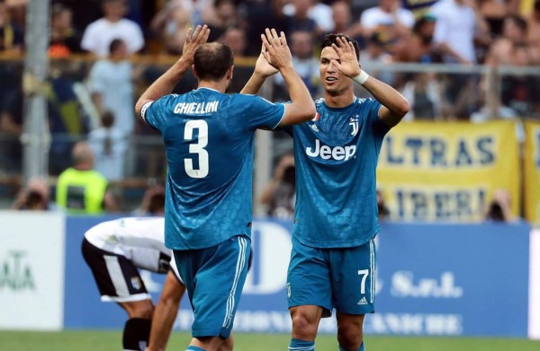 Juventus no brilla, pero arranca la Serie A con triunfo en Parma