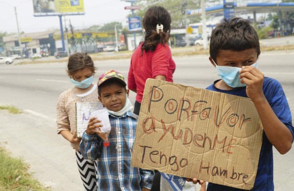 Pobladores de bordos salen a las calles a pedir alimentos