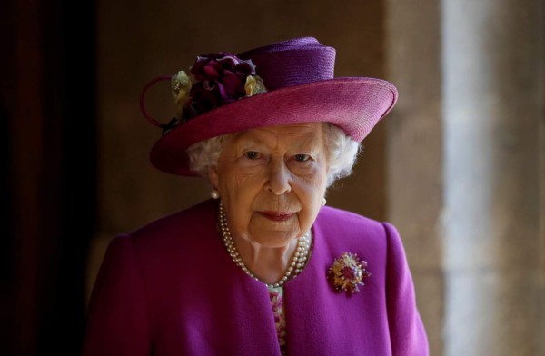 La reina Isabel II cumple 95 años sin el duque de Edimburgo y en crisis familiar